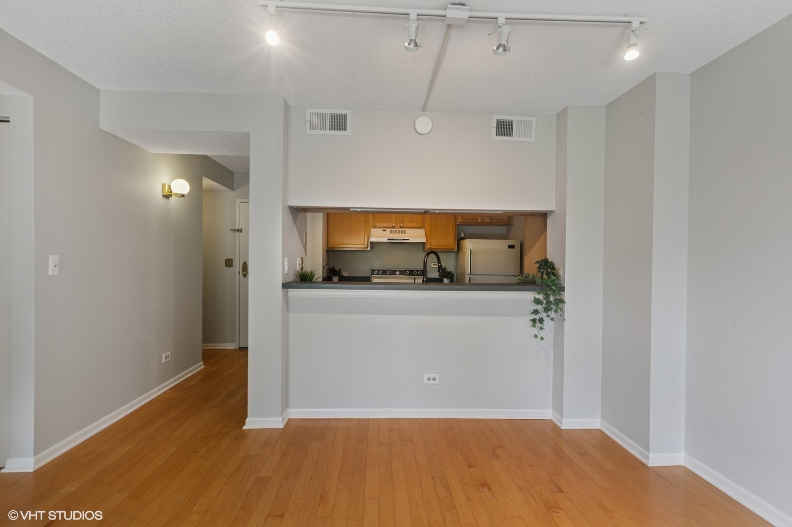 511 Aurora Avenue #108, Naperville, IL 60540