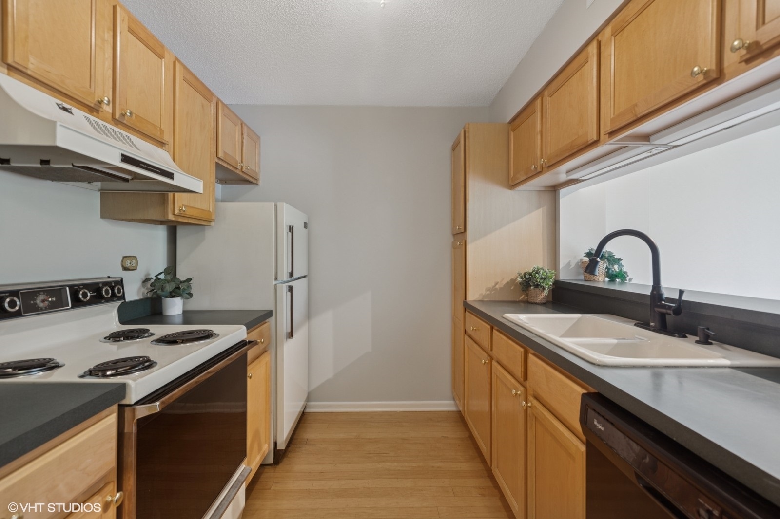 511 Aurora Avenue #108, Naperville, IL 60540