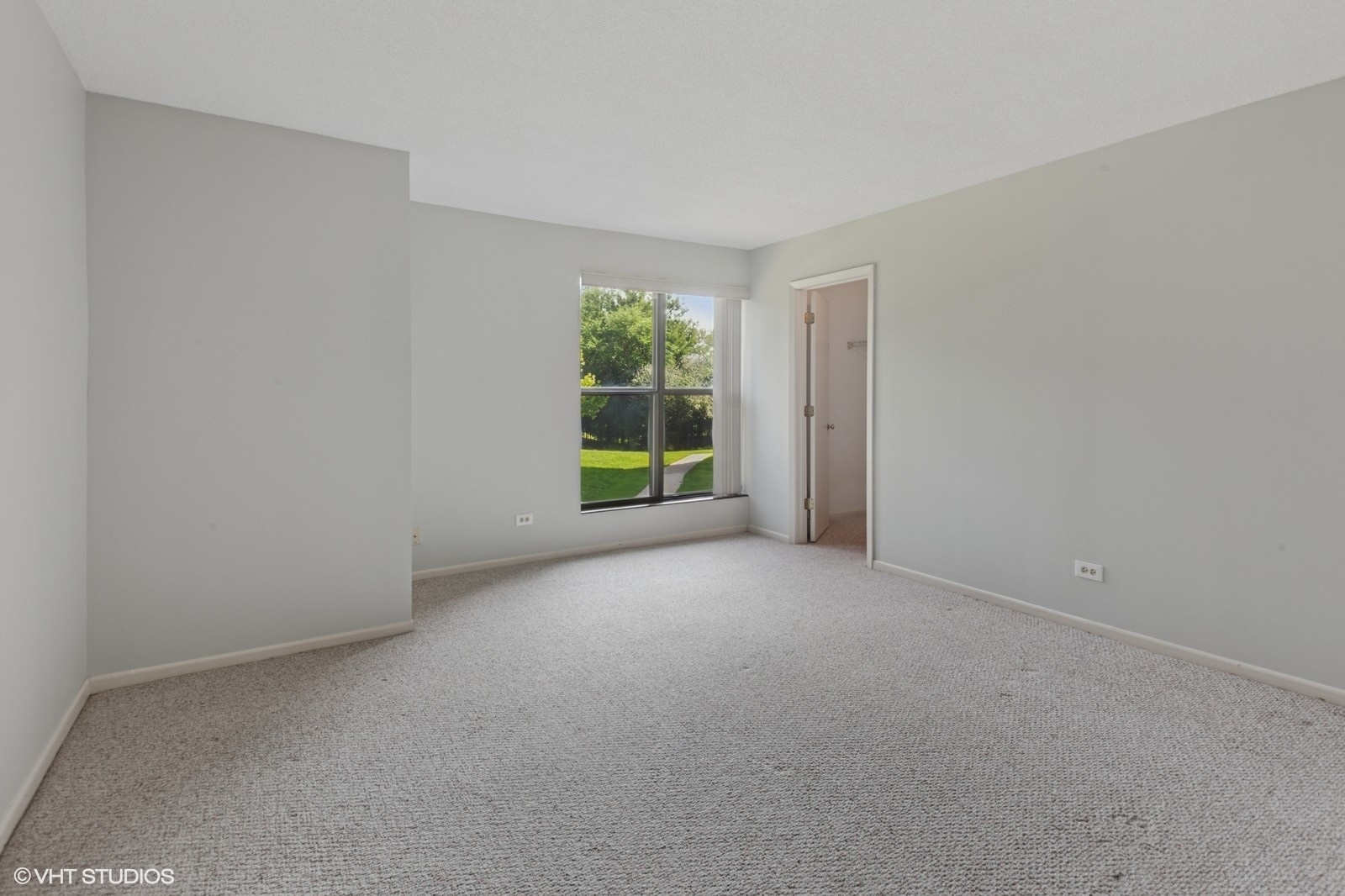 511 Aurora Avenue #108, Naperville, IL 60540