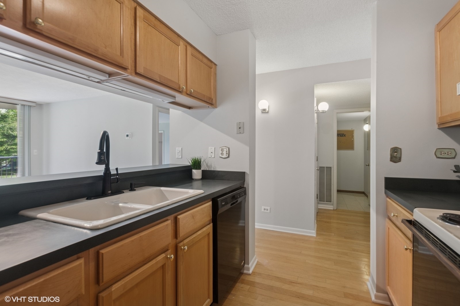511 Aurora Avenue #108, Naperville, IL 60540