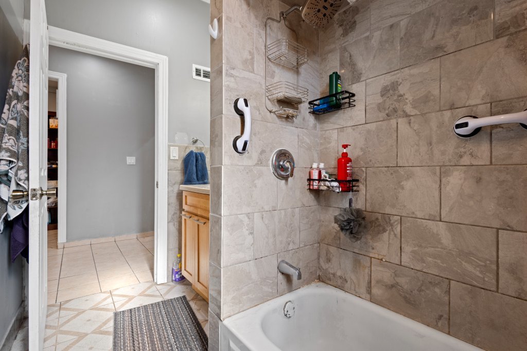 3710 W 60th Place, Chicago, IL 60629