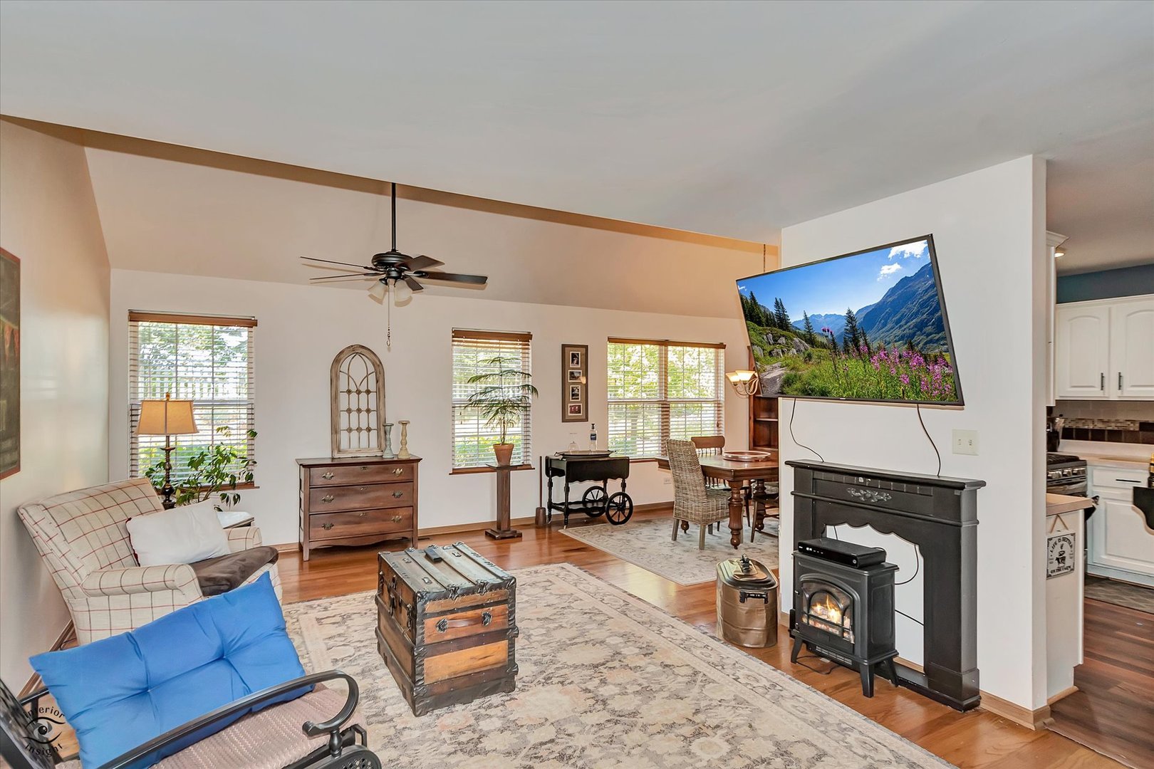 901 Barton Lane, Peotone, IL 60468