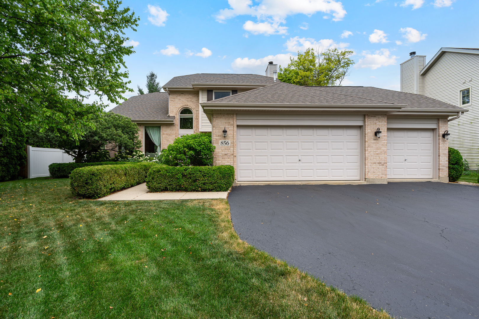 856 Fieldcrest Drive, Bolingbrook, IL 60490