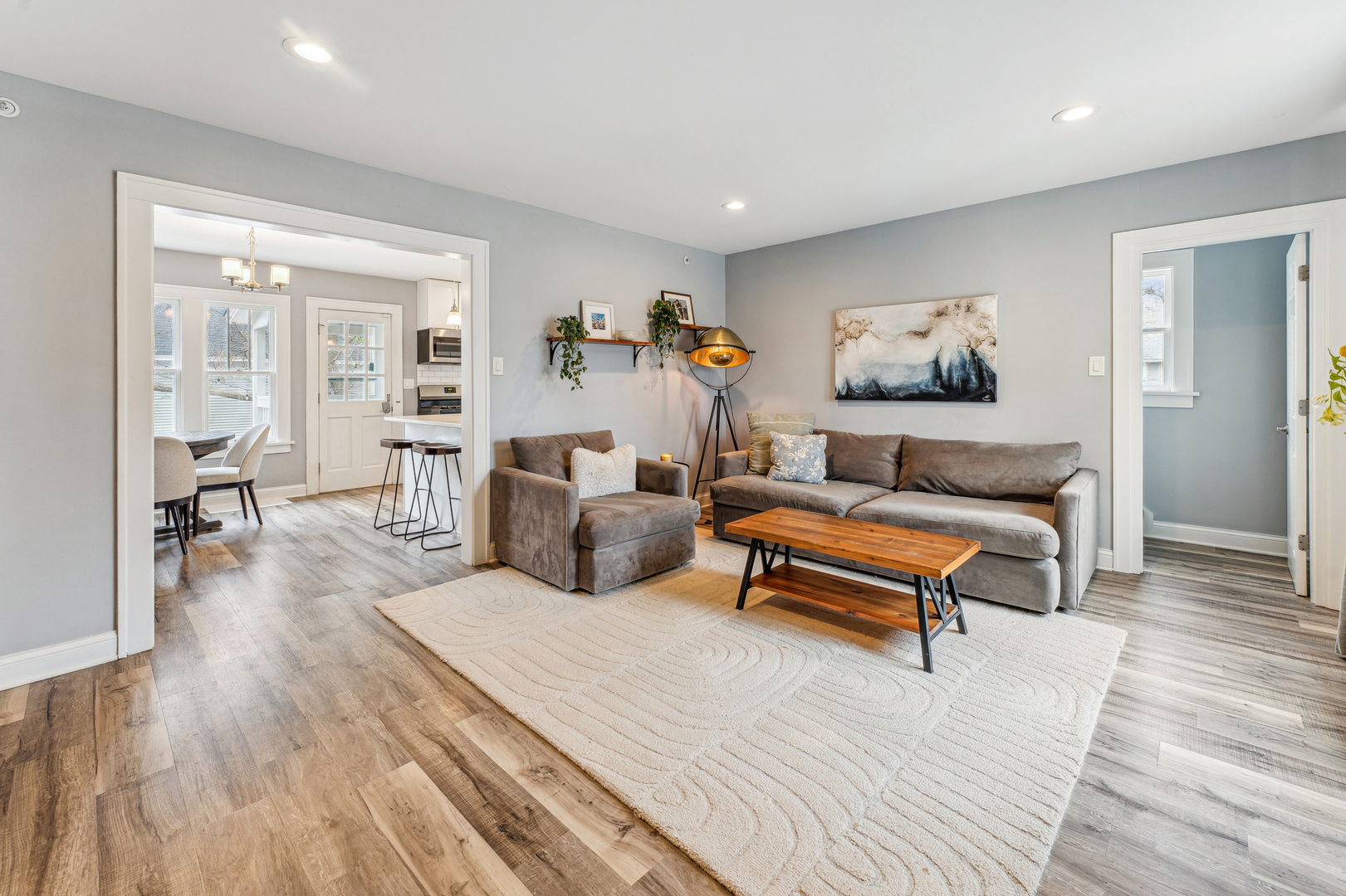 211 E Russell Street, Barrington, IL 60010