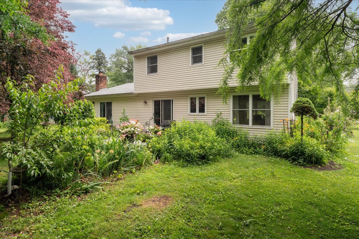 1N730 Macqueen Drive, West Chicago, IL 60185