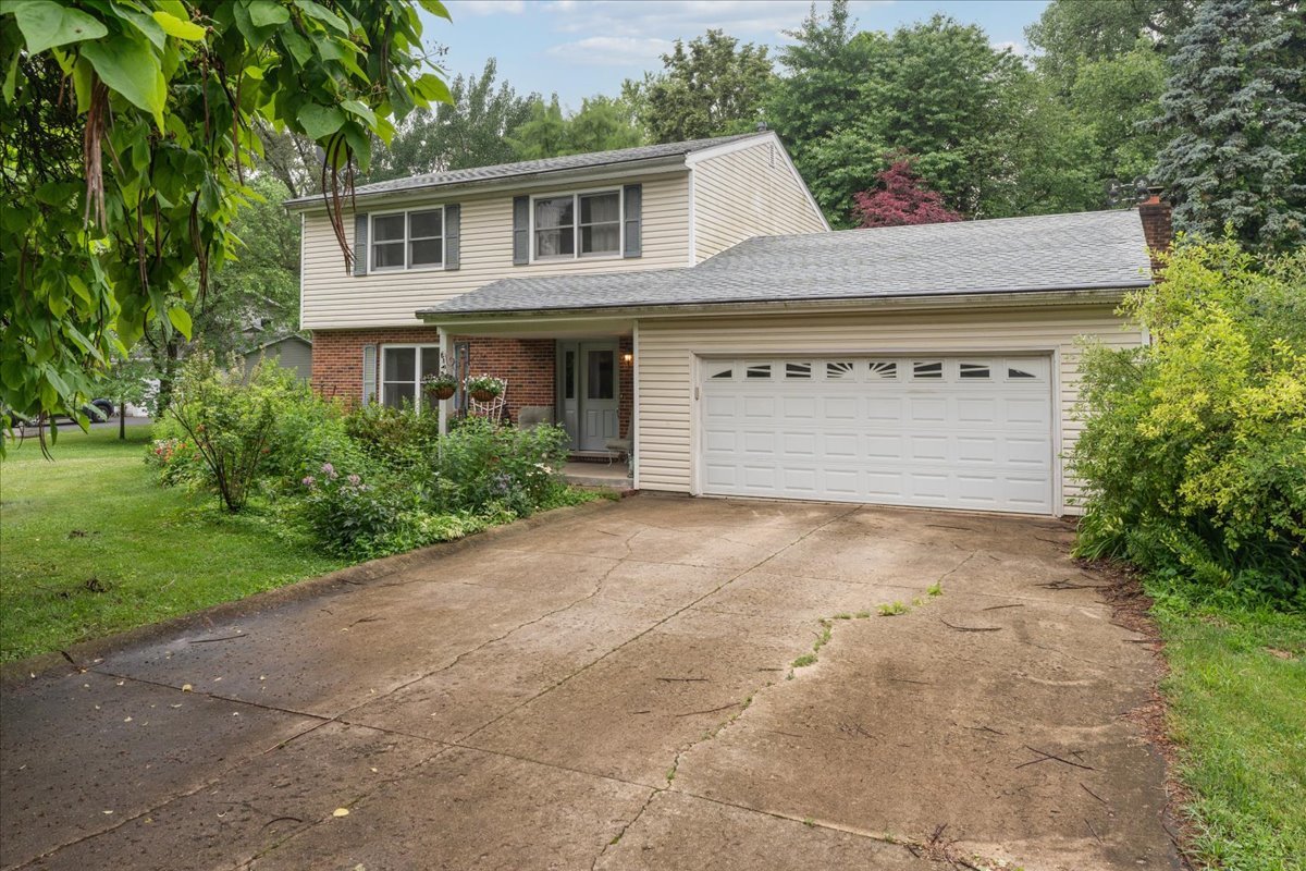 1N730 Macqueen Drive, West Chicago, IL 60185