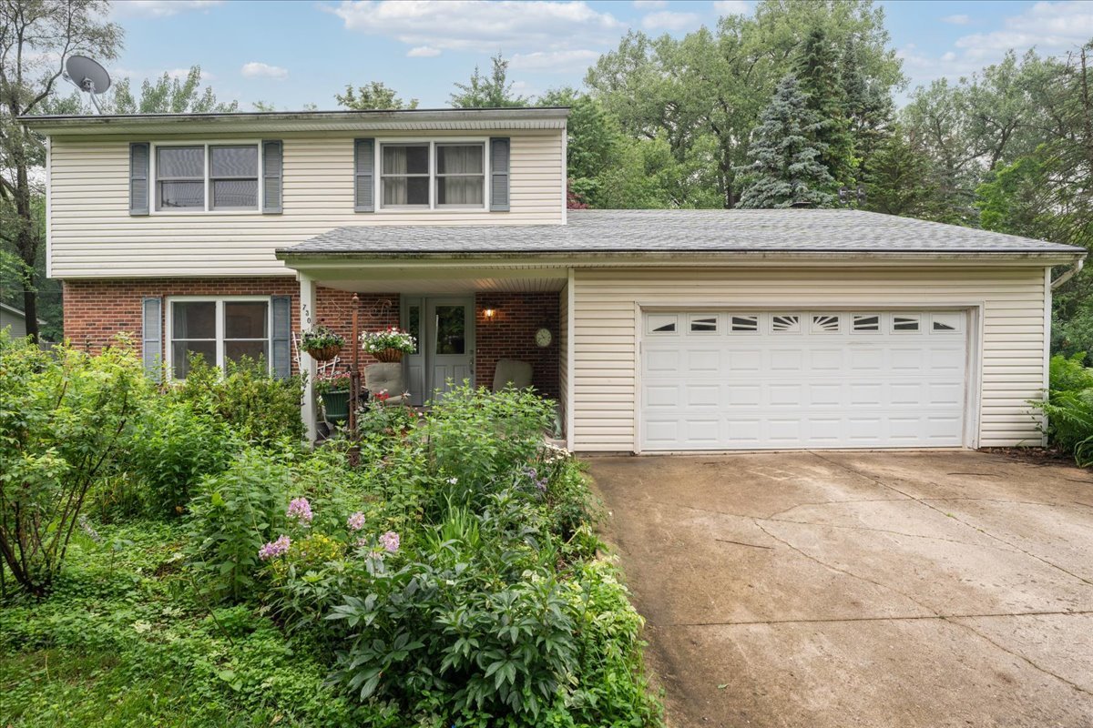 1N730 Macqueen Drive, West Chicago, IL 60185