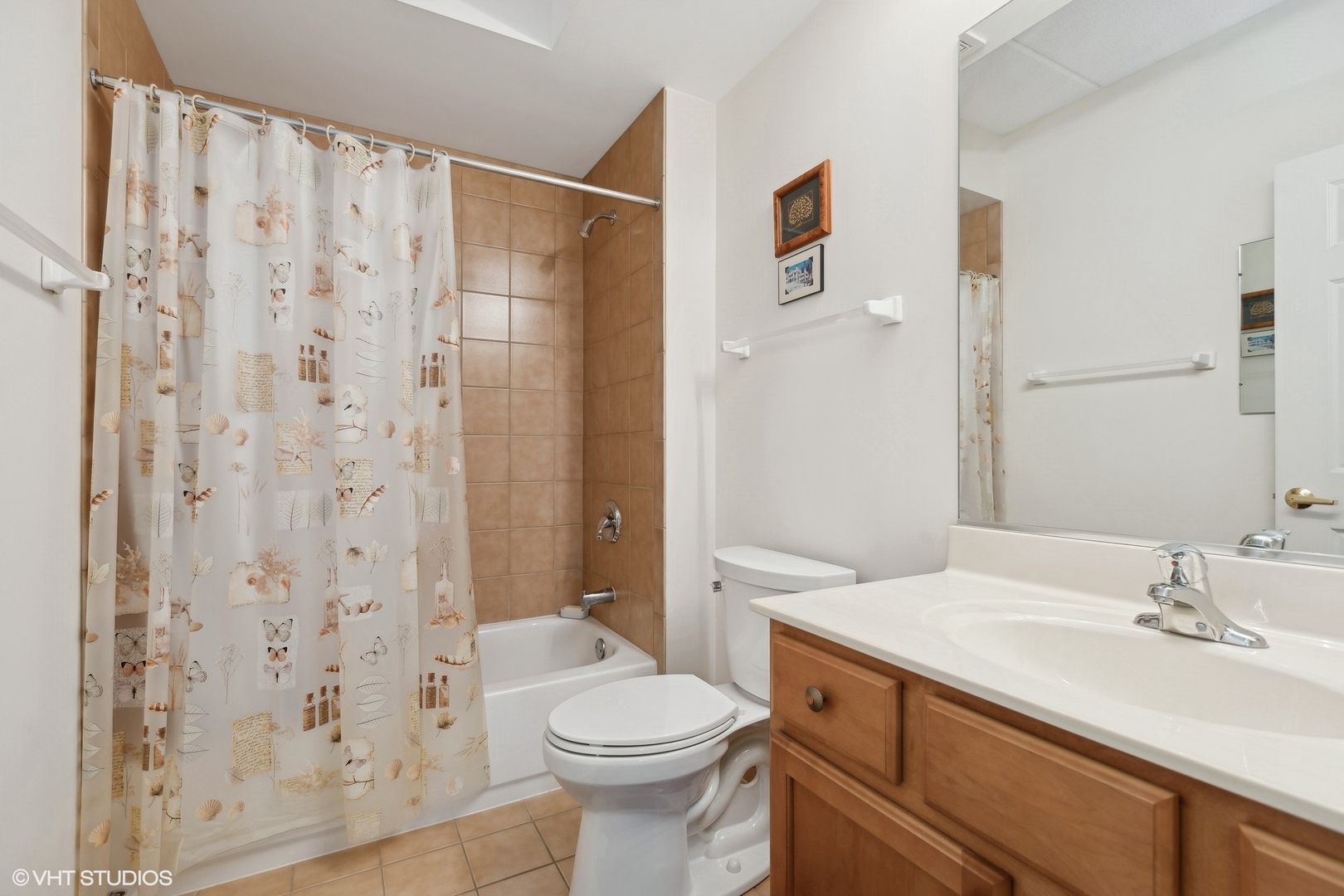 1479 MILWAUKEE Avenue #205, Libertyville, IL 60048