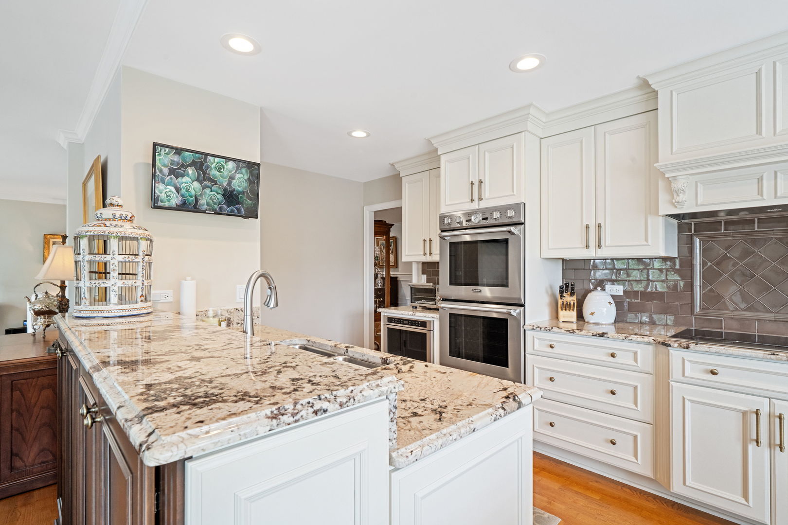 5 Oak Brook Club Drive #N303, Oak Brook, IL 60523