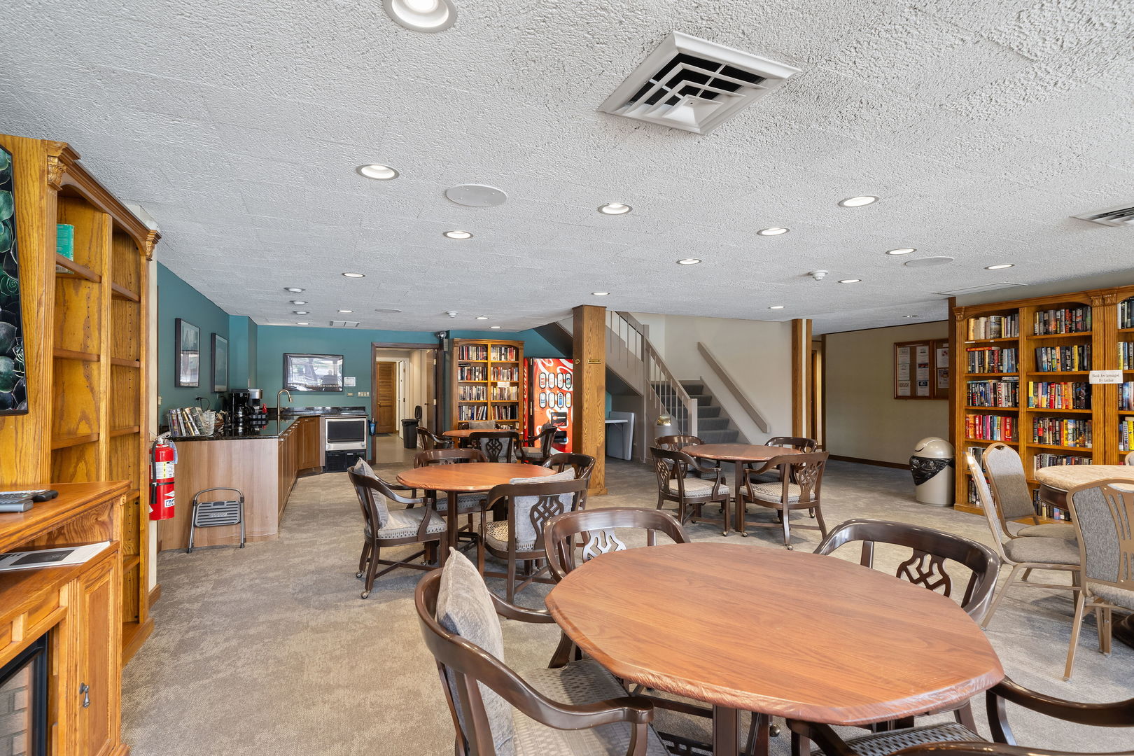 5 Oak Brook Club Drive #N303, Oak Brook, IL 60523