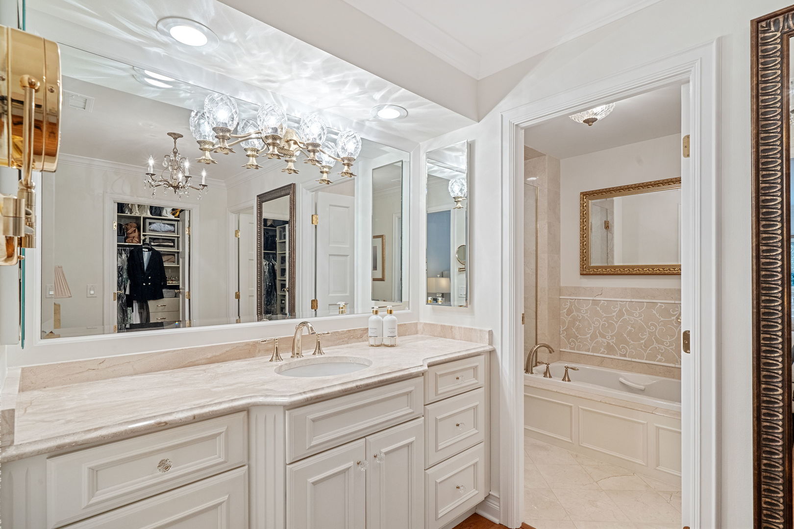 5 Oak Brook Club Drive #N303, Oak Brook, IL 60523