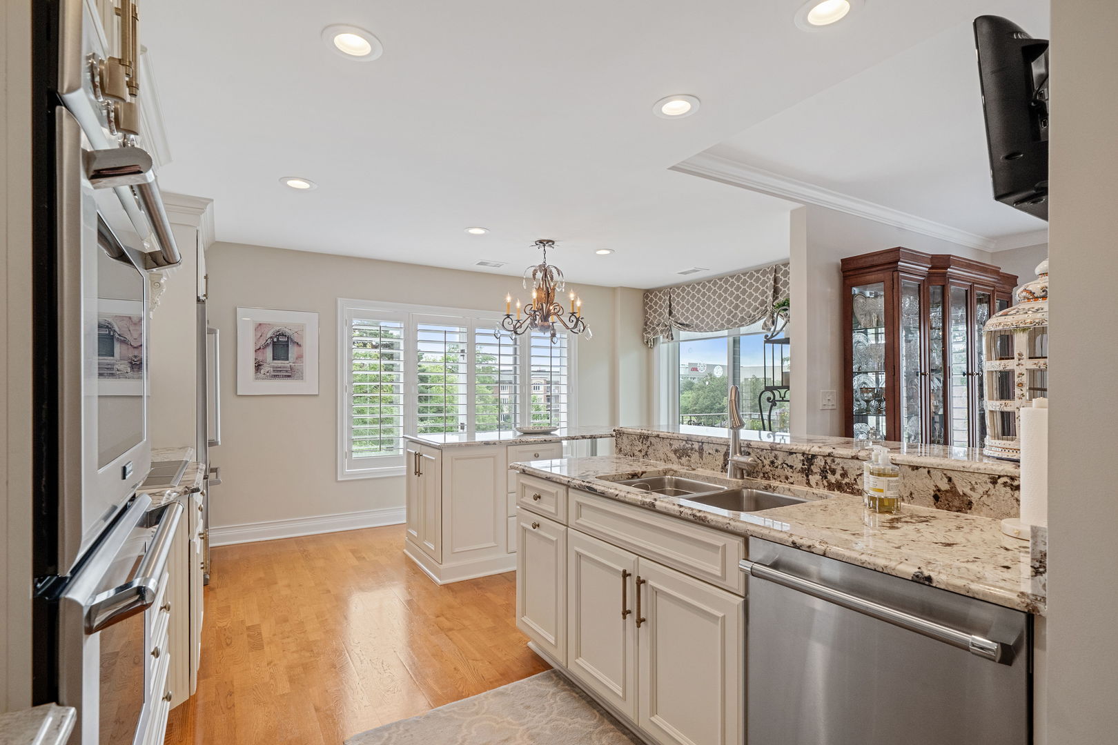 5 Oak Brook Club Drive #N303, Oak Brook, IL 60523