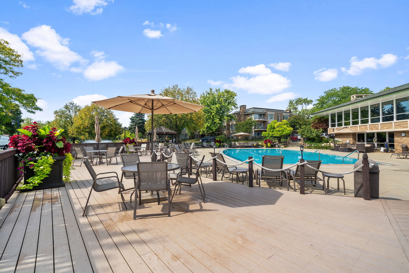 5 Oak Brook Club Drive #N303, Oak Brook, IL 60523