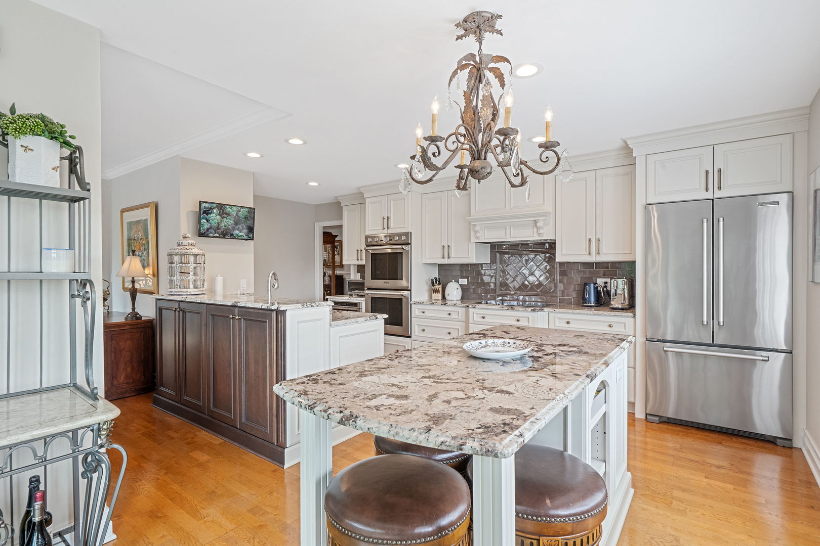 5 Oak Brook Club Drive #N303, Oak Brook, IL 60523