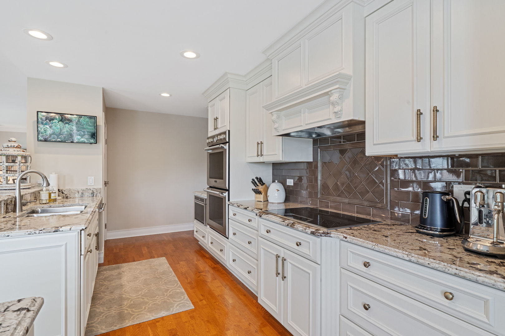 5 Oak Brook Club Drive #N303, Oak Brook, IL 60523