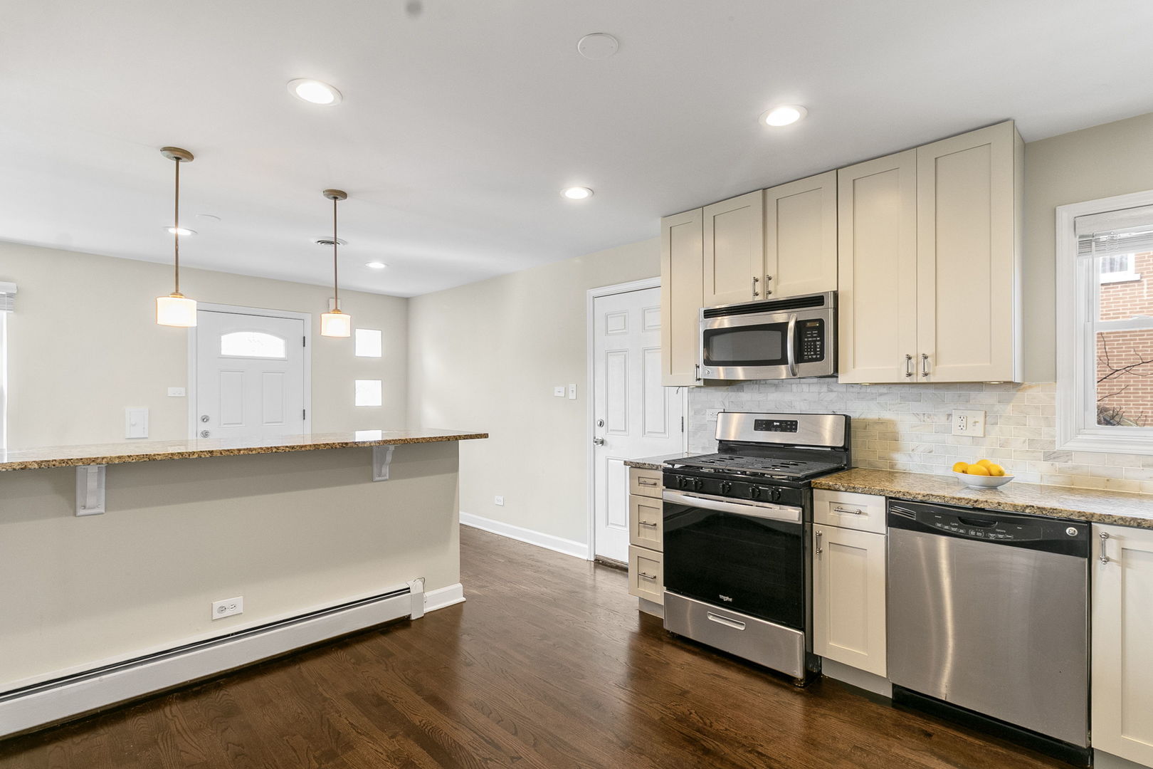 348 E Quincy Street, Riverside, IL 60546