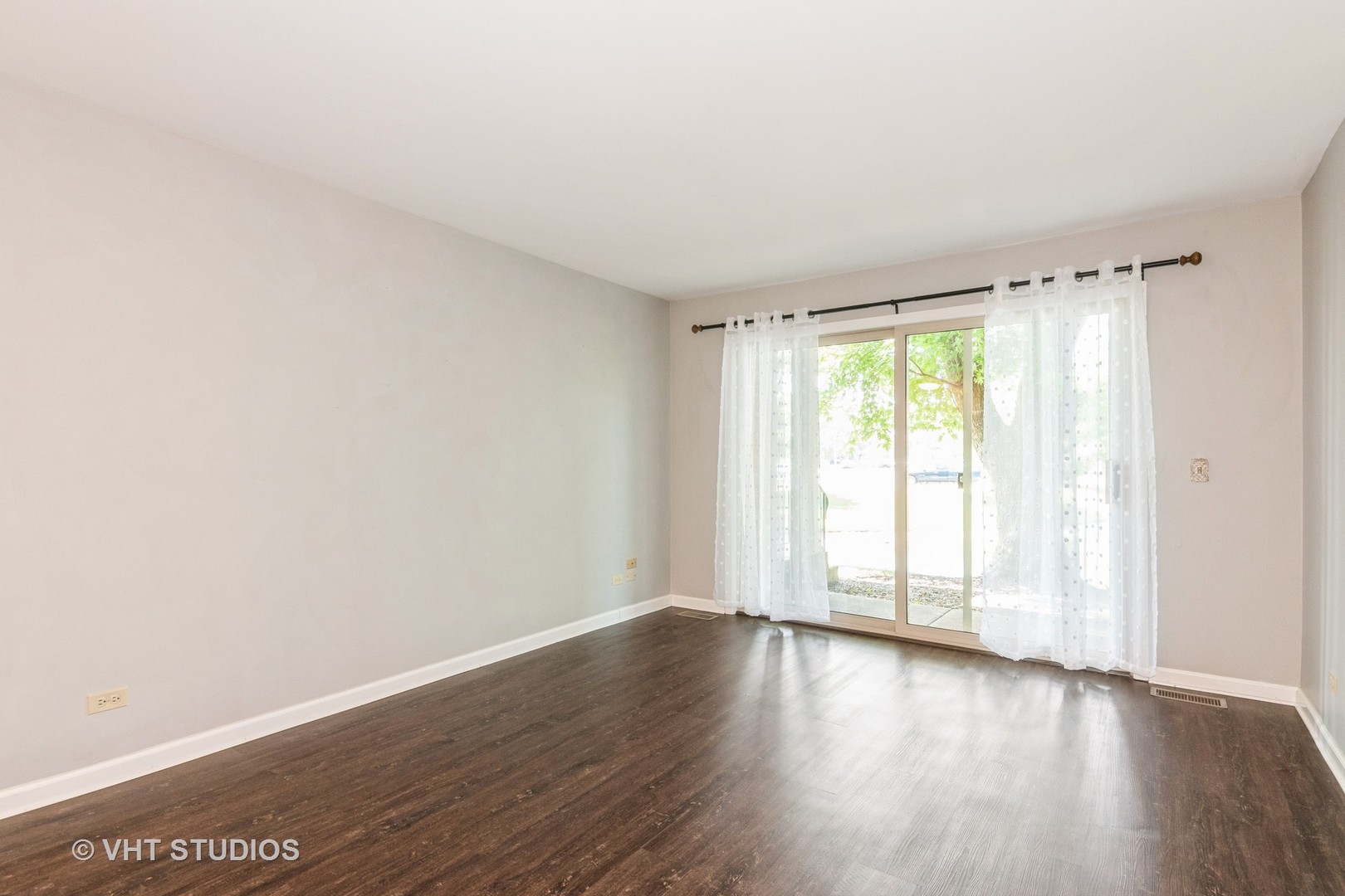 1561 Raymond Drive #103, Naperville, IL 60563