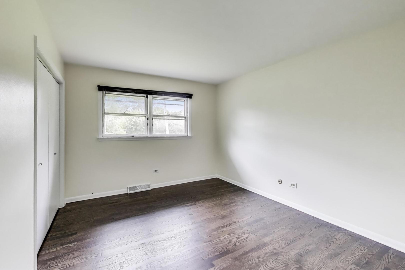 8015 W Church Street, Niles, IL 60714