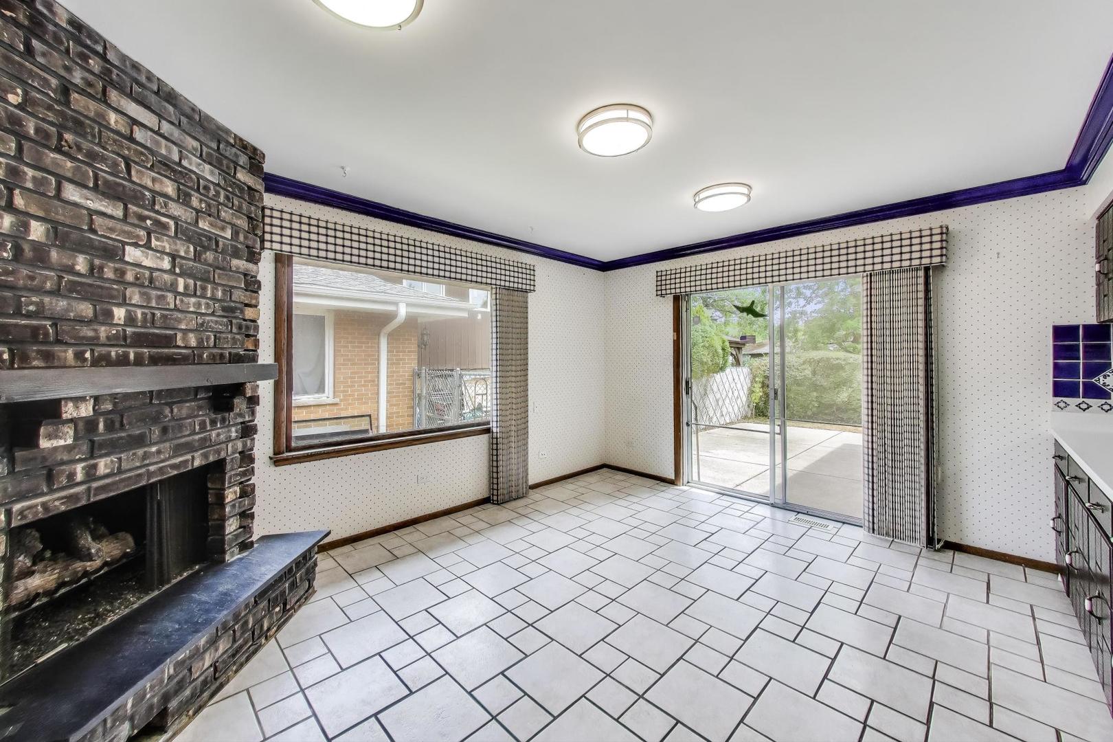 8015 W Church Street, Niles, IL 60714