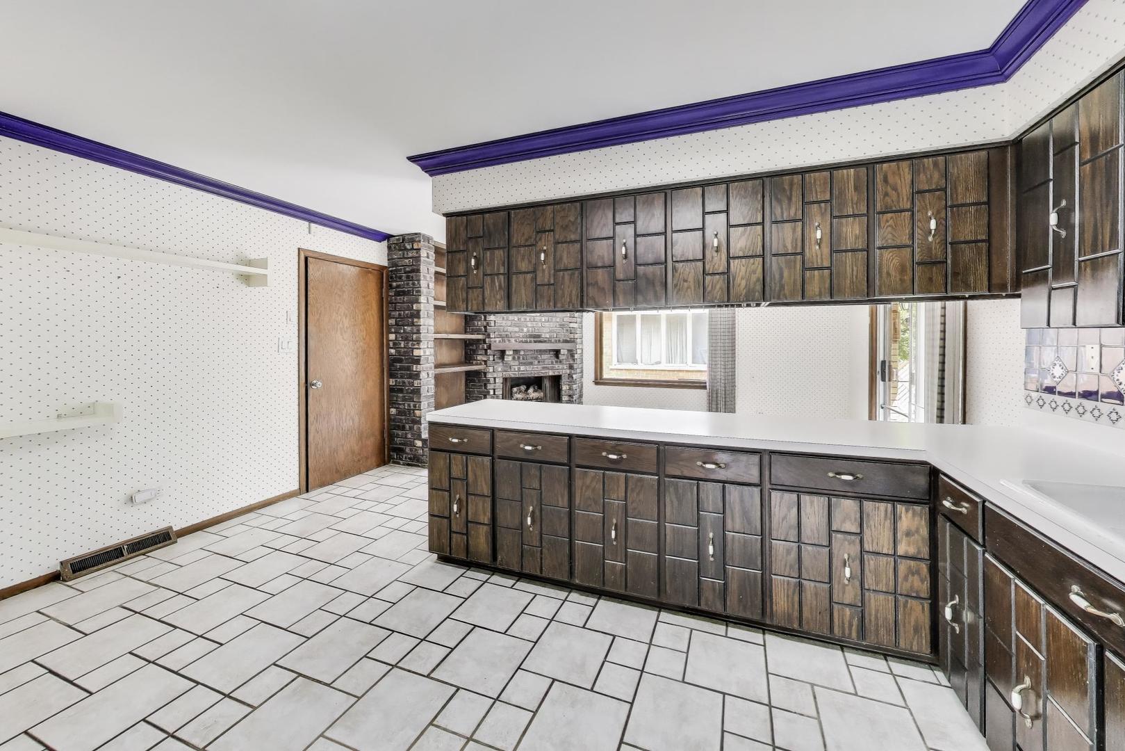 8015 W Church Street, Niles, IL 60714