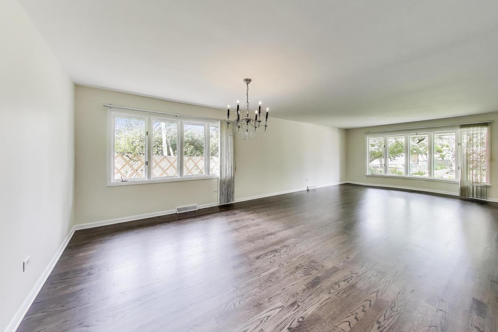 8015 W Church Street, Niles, IL 60714