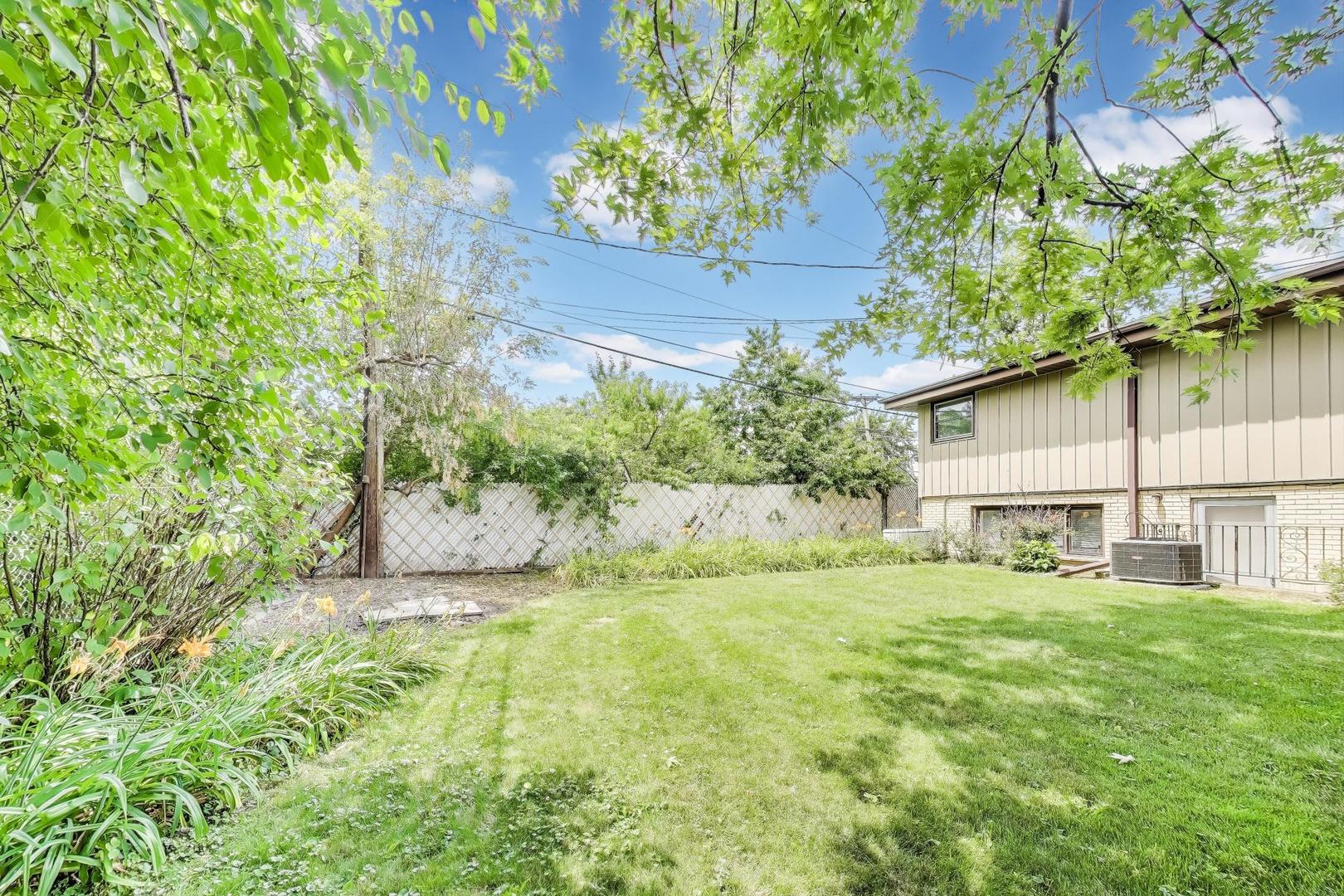 8015 W Church Street, Niles, IL 60714