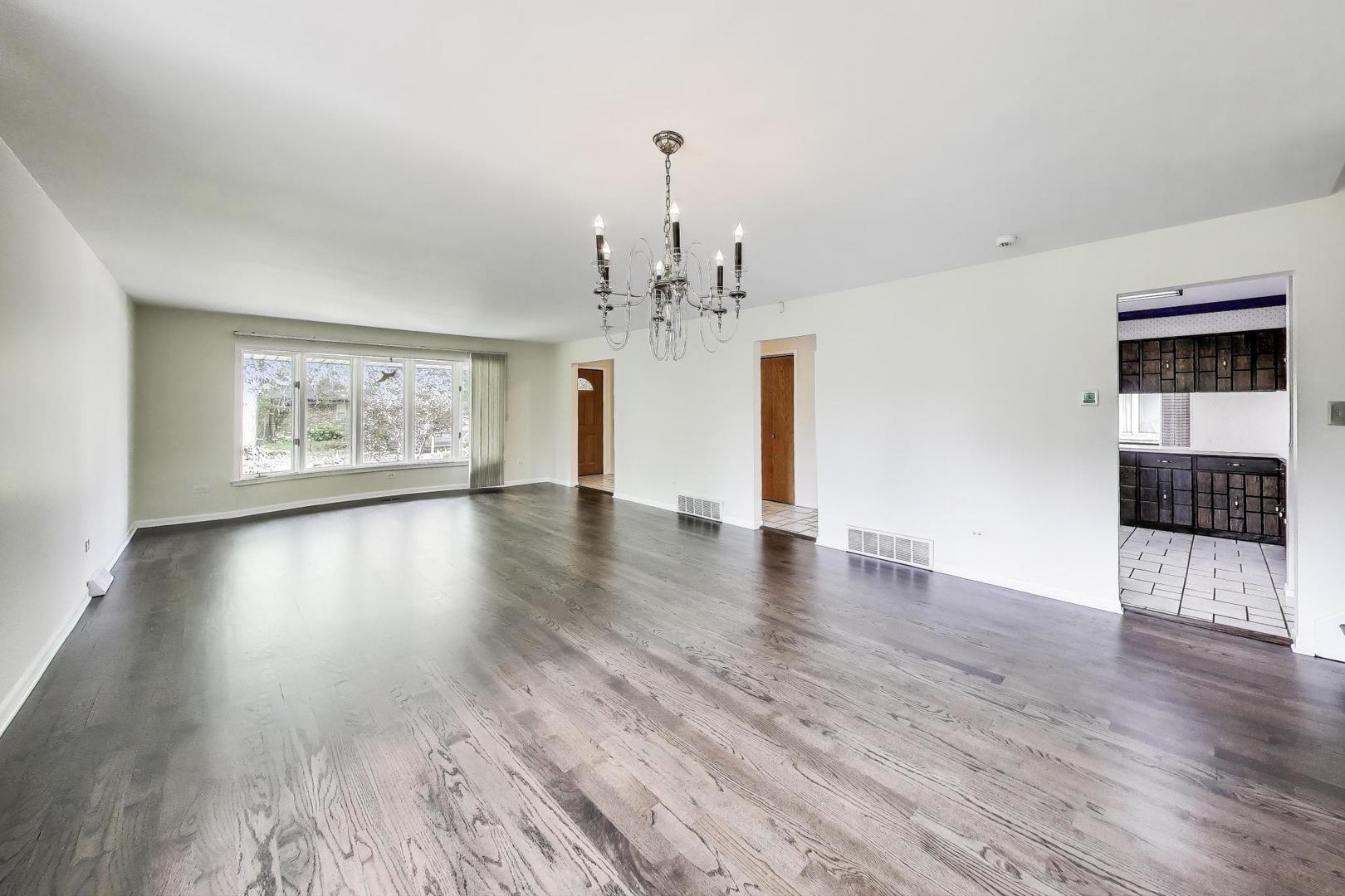 8015 W Church Street, Niles, IL 60714
