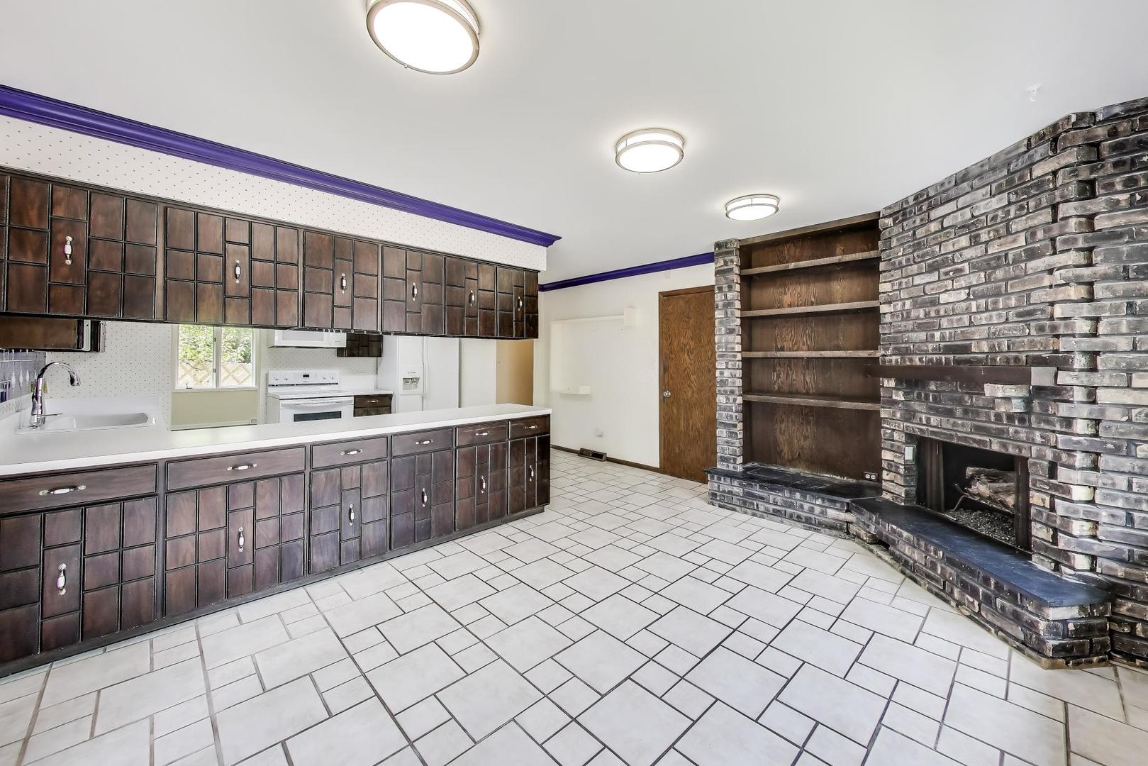 8015 W Church Street, Niles, IL 60714