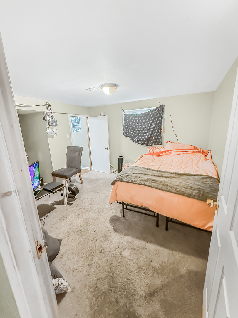 8539 S Saint Lawrence Avenue, Chicago, IL 60619