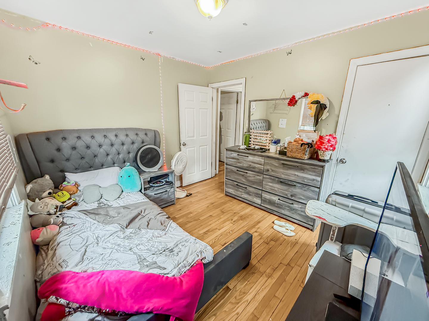 8539 S Saint Lawrence Avenue, Chicago, IL 60619