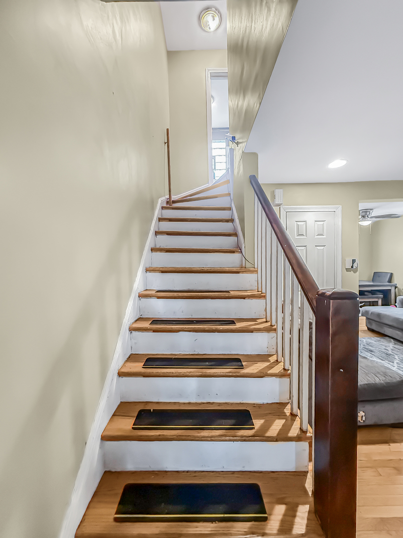 8539 S Saint Lawrence Avenue, Chicago, IL 60619