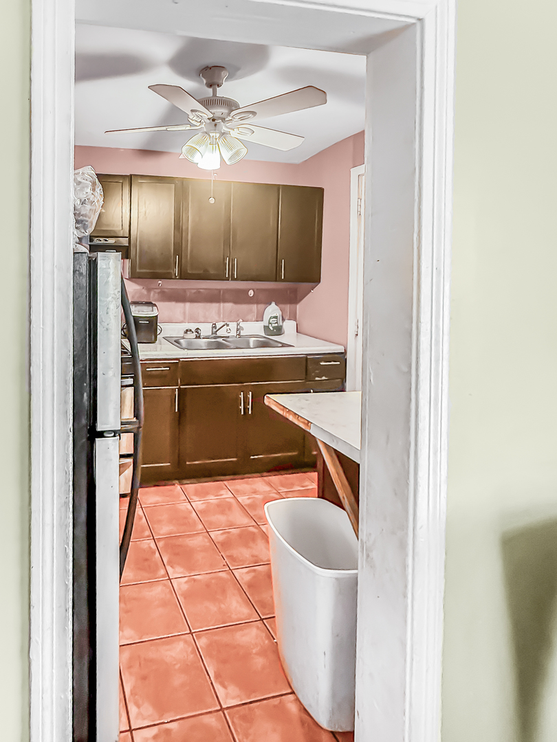 8539 S Saint Lawrence Avenue, Chicago, IL 60619