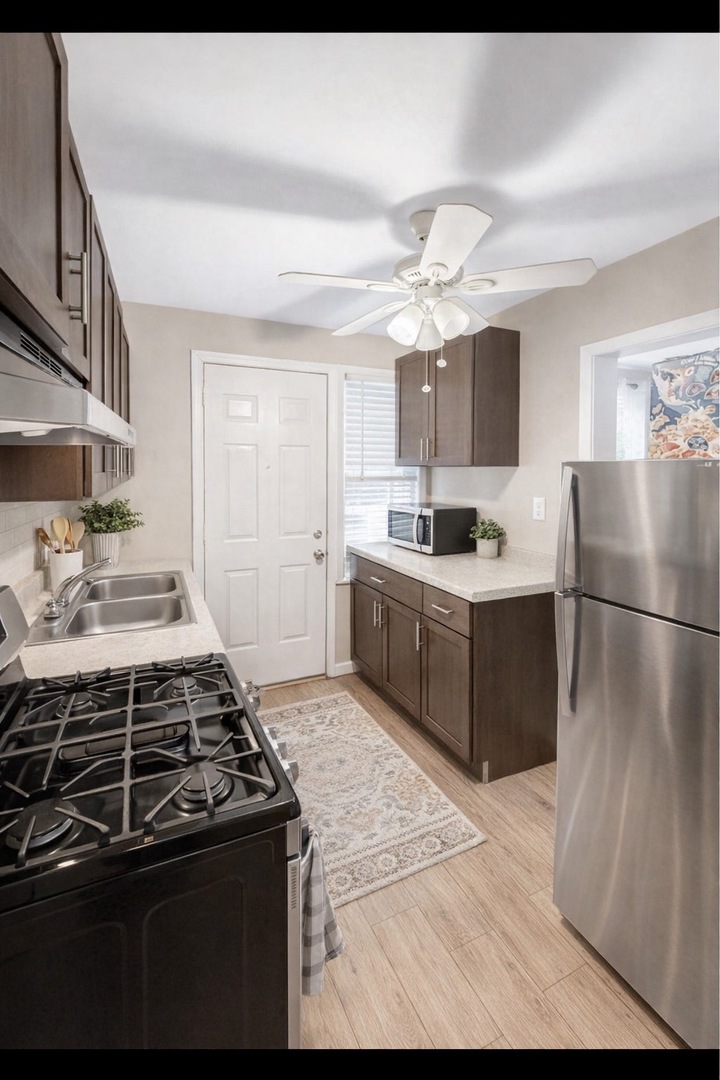 8539 S Saint Lawrence Avenue, Chicago, IL 60619