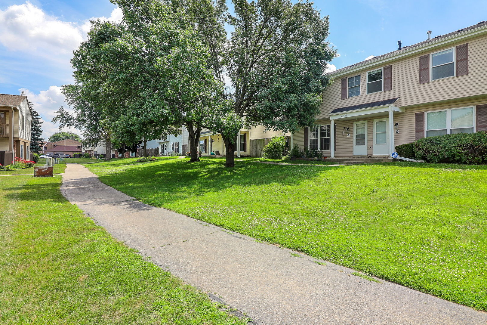 2V Fernwood Drive, Bolingbrook, IL 60440