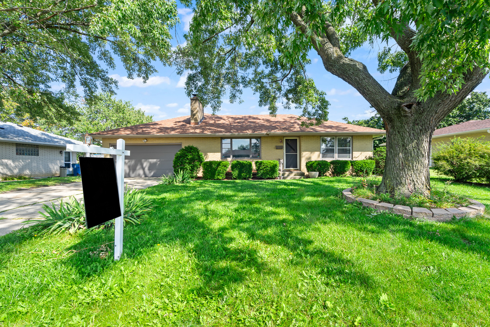 1616 Barthelone Street, Crest Hill, IL 60403