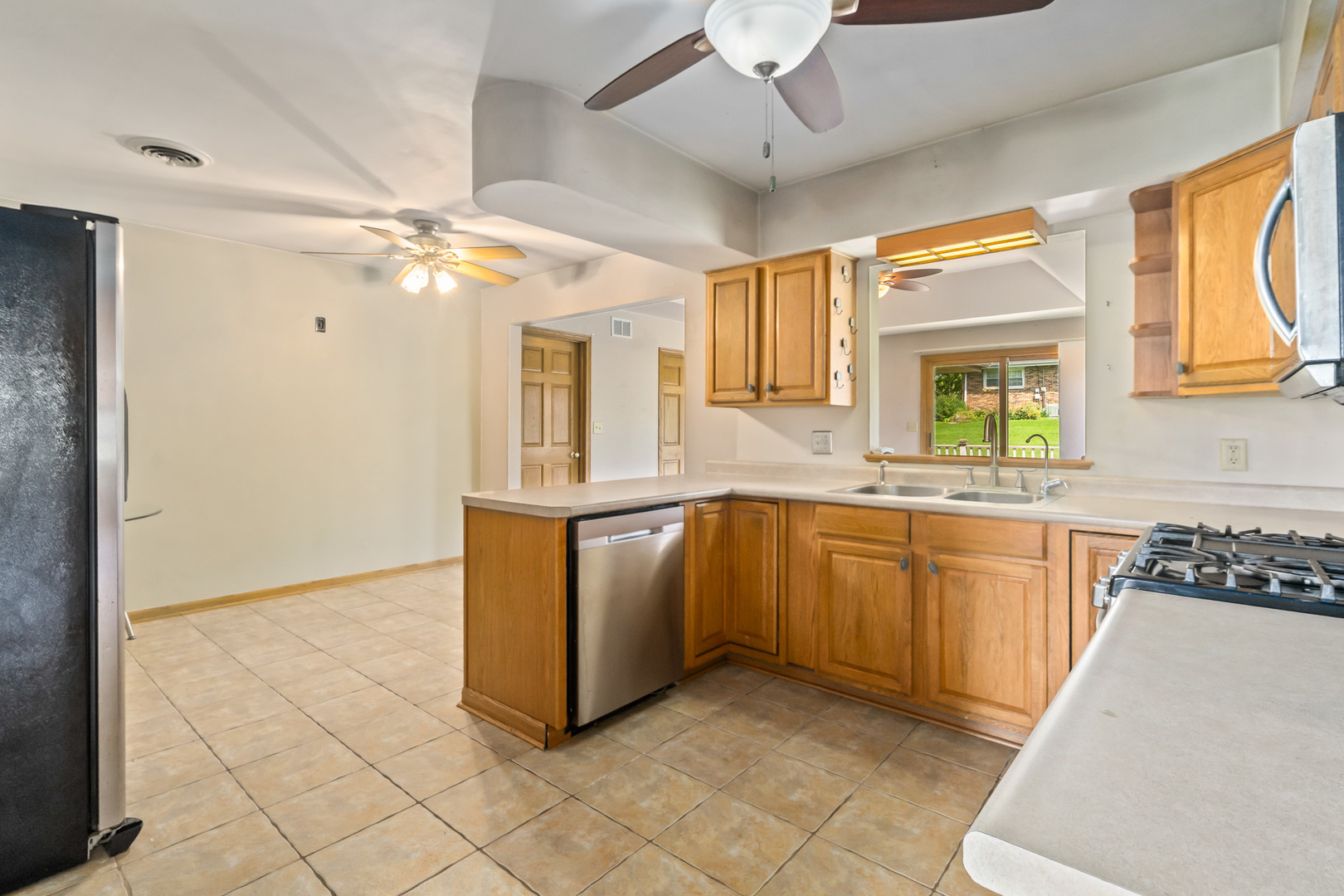 1616 Barthelone Street, Crest Hill, IL 60403