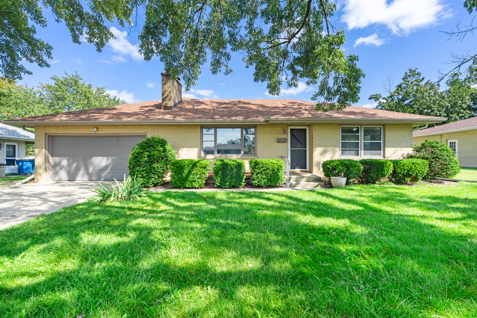 1616 Barthelone Street, Crest Hill, IL 60403