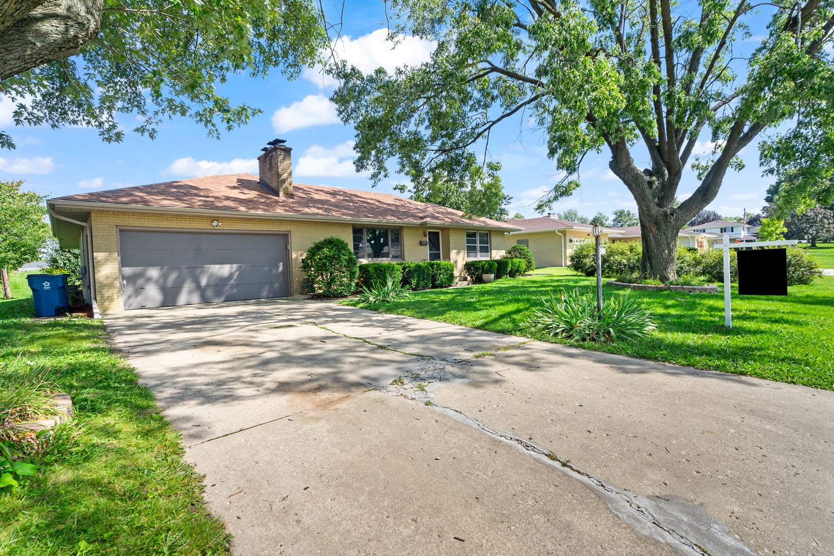 1616 Barthelone Street, Crest Hill, IL 60403
