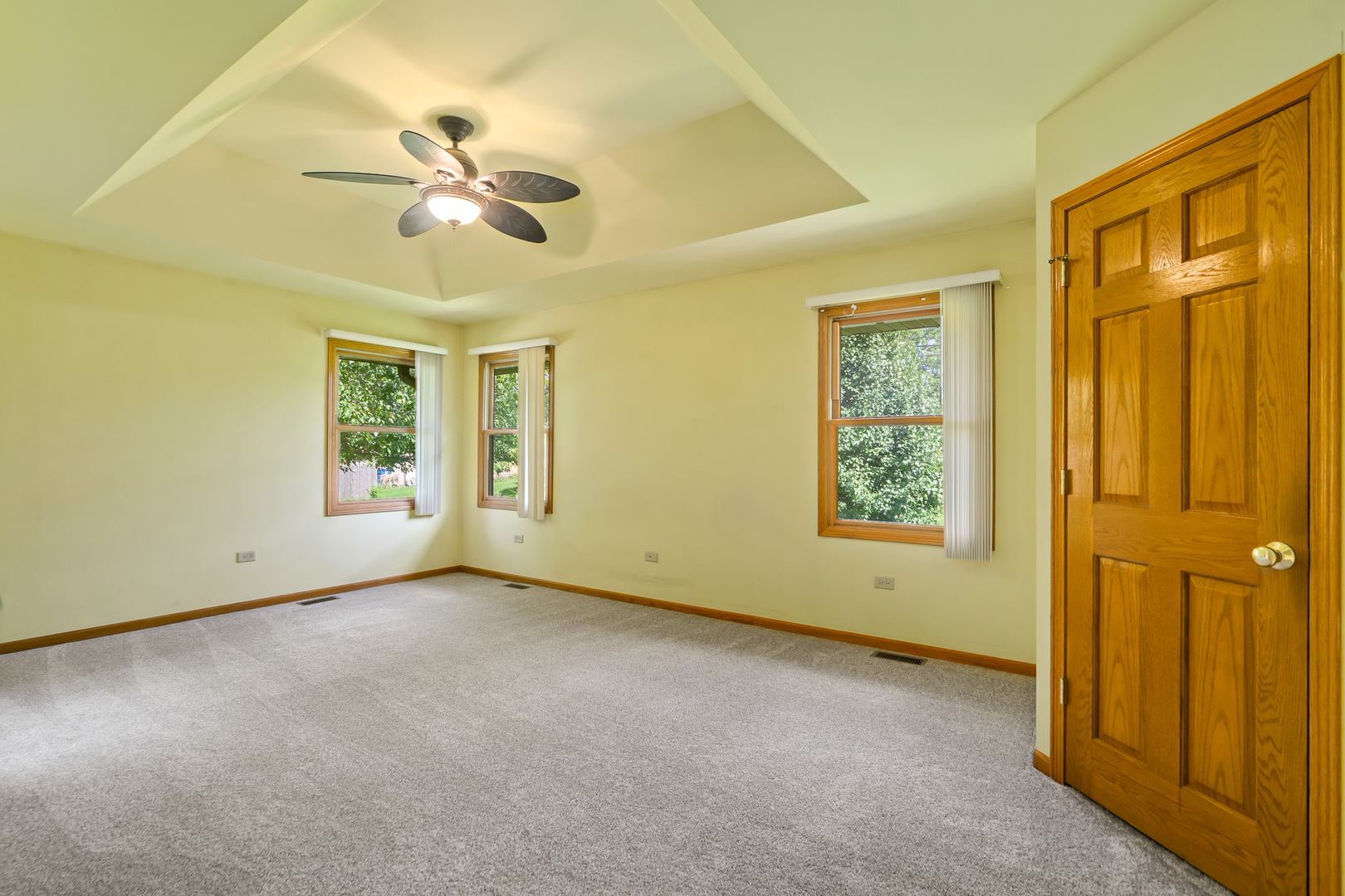 1616 Barthelone Street, Crest Hill, IL 60403