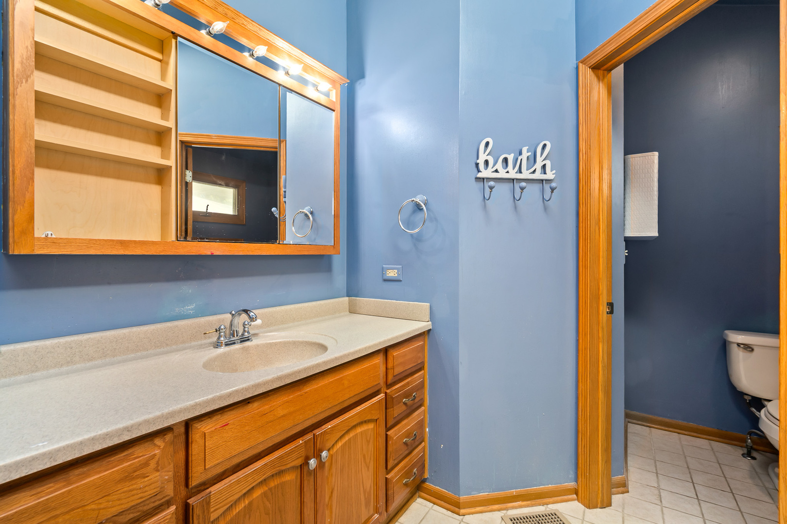 1616 Barthelone Street, Crest Hill, IL 60403
