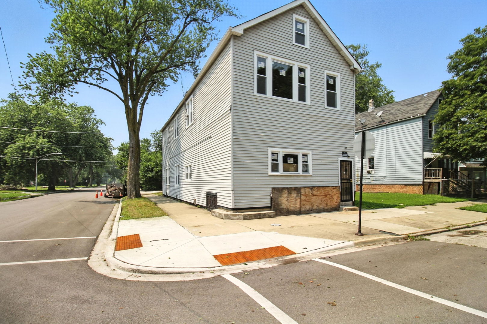 5256 S Carpenter Street, Chicago, IL 60609