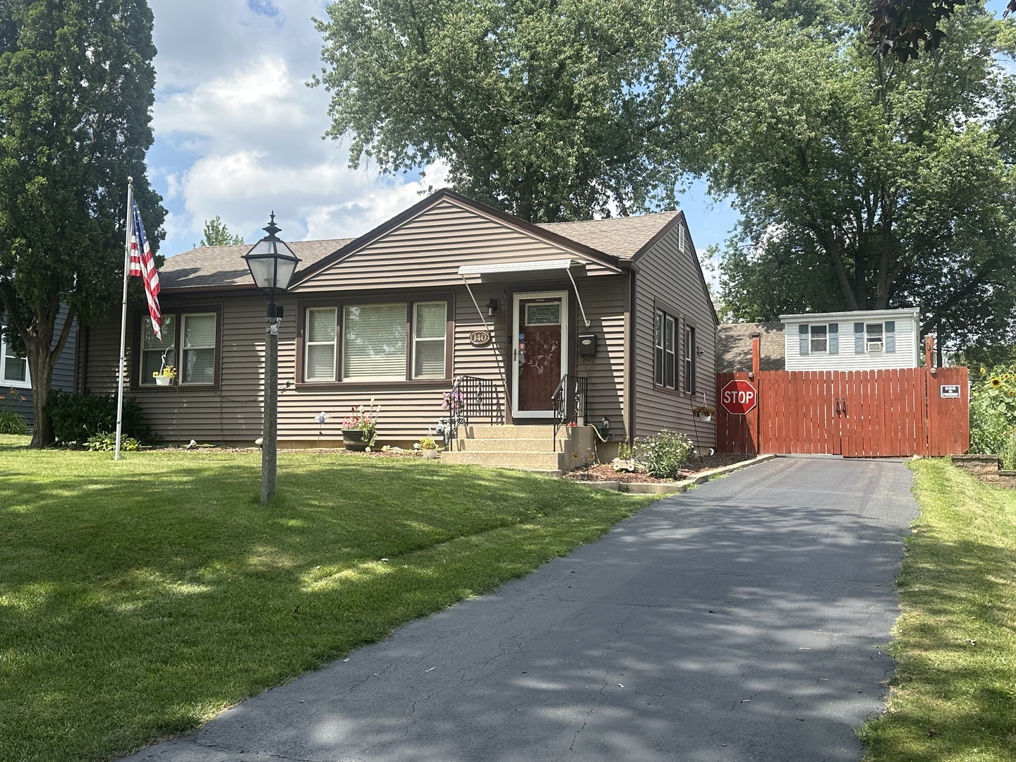 140 W Sunset Avenue, Lombard, IL 60148