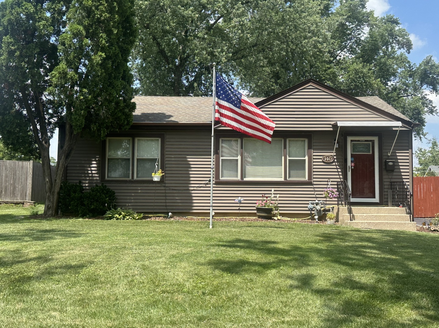 140 W Sunset Avenue, Lombard, IL 60148