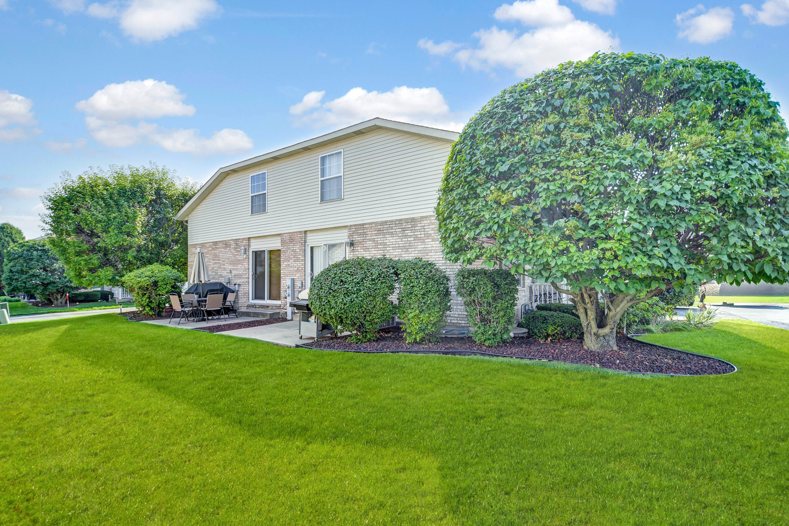 7420 Maple Drive, Justice, IL 60458