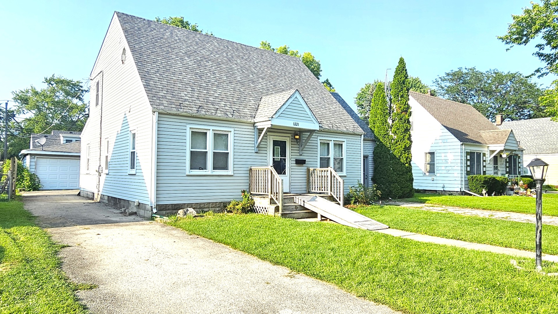 1221 Richmond Street, Joliet, IL 60435