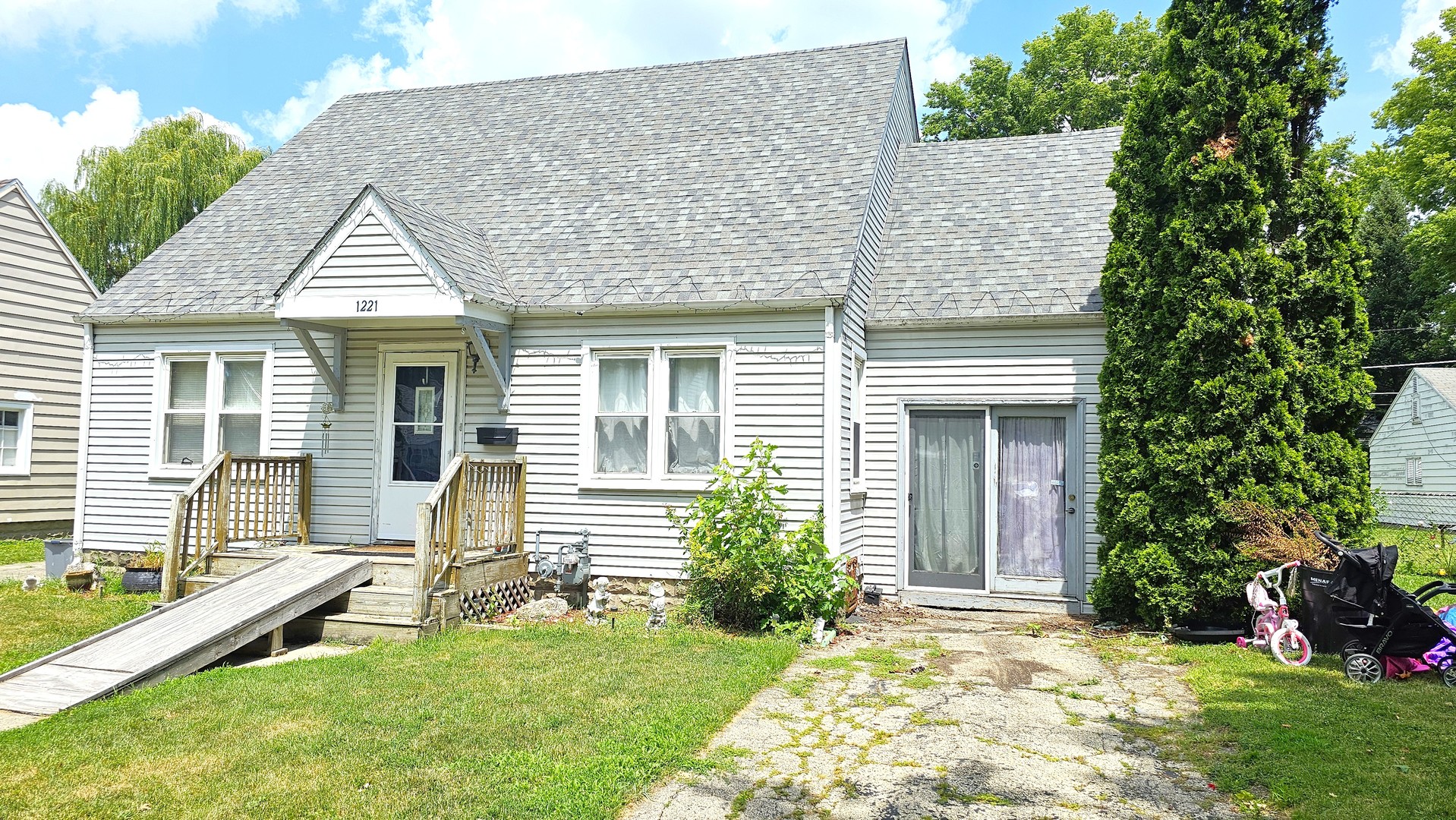 1221 Richmond Street, Joliet, IL 60435