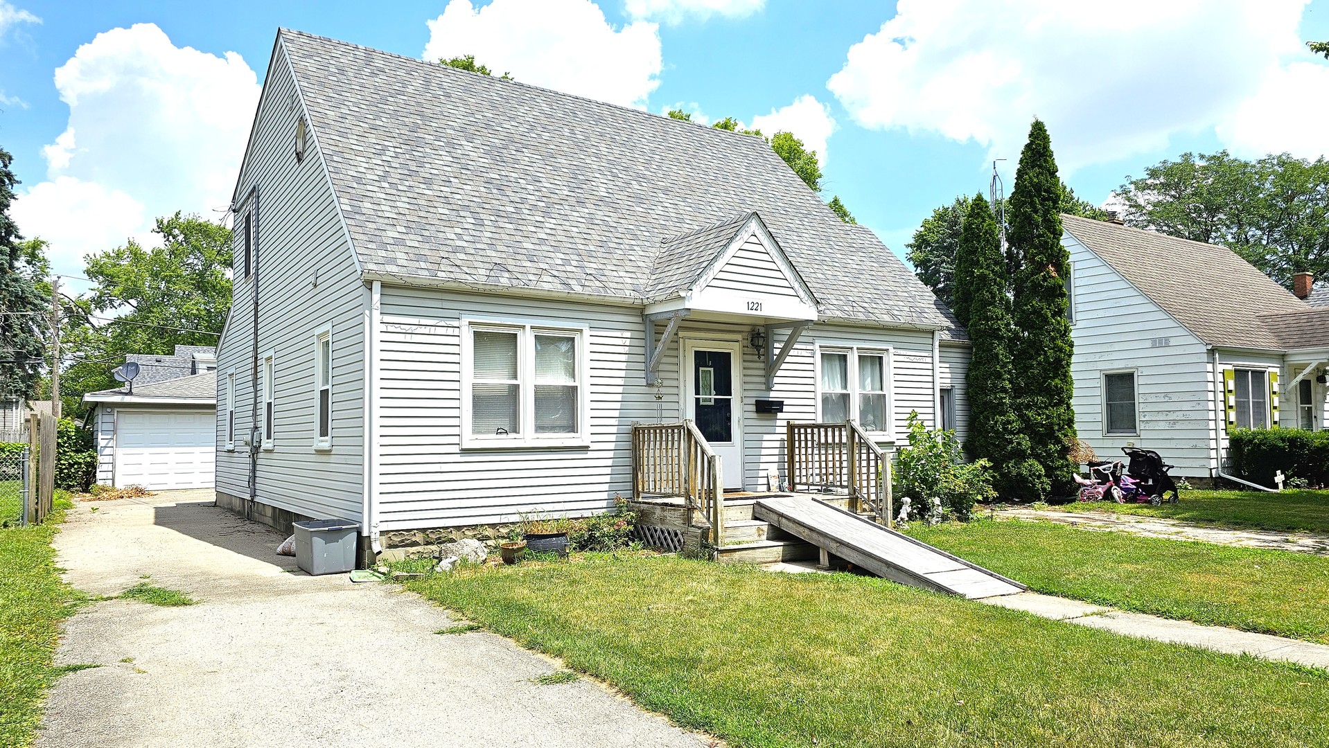 1221 Richmond Street, Joliet, IL 60435