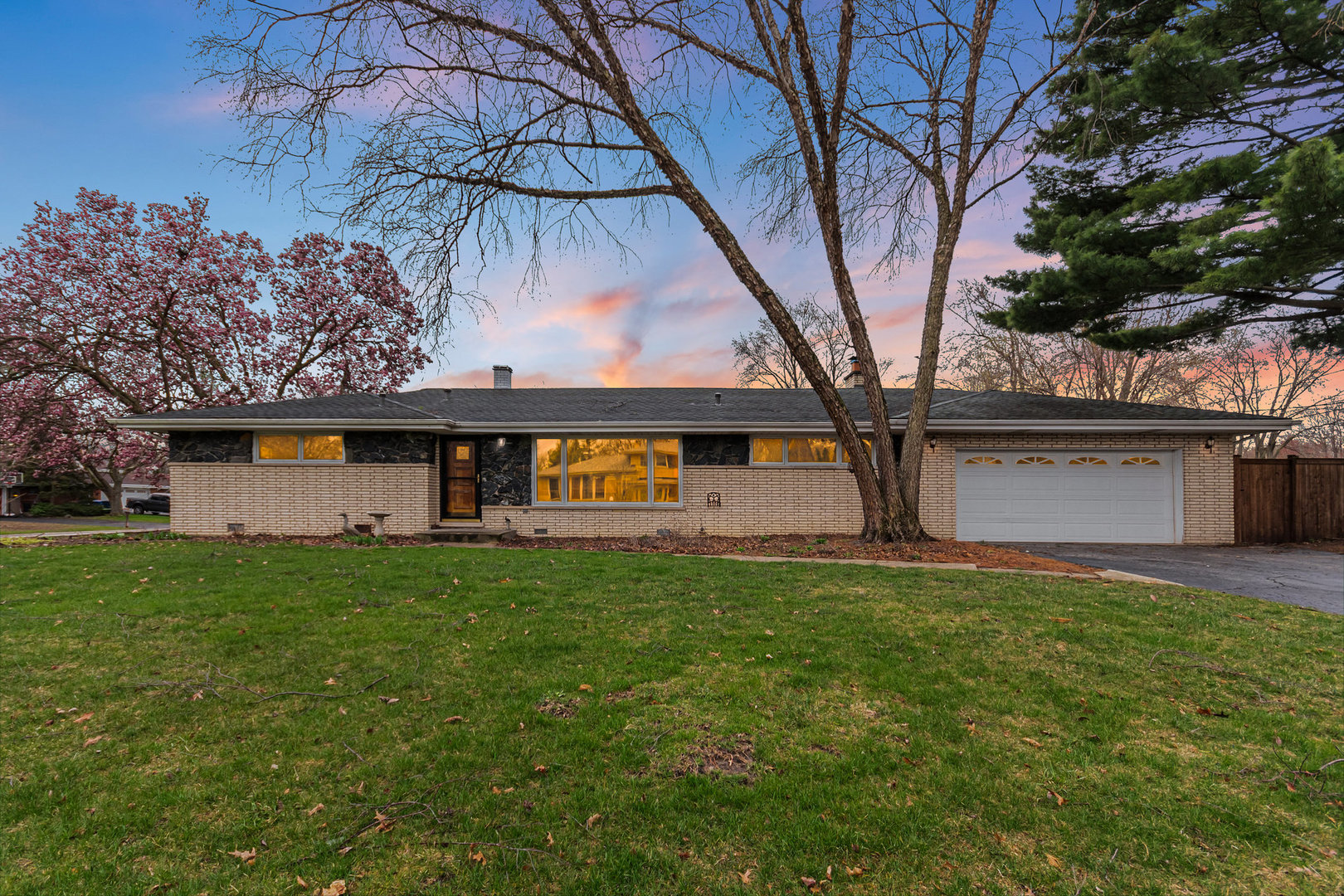 6949 W Park Lane Drive, Palos Heights, IL 60463