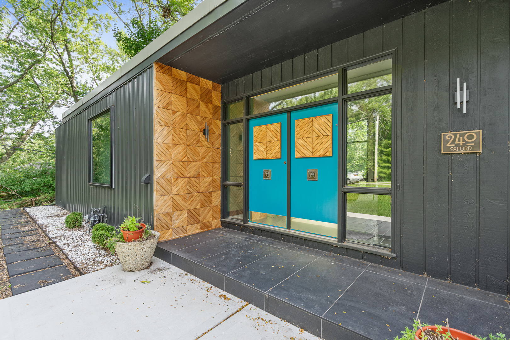 240 Oxford Road, North Barrington, IL 60010