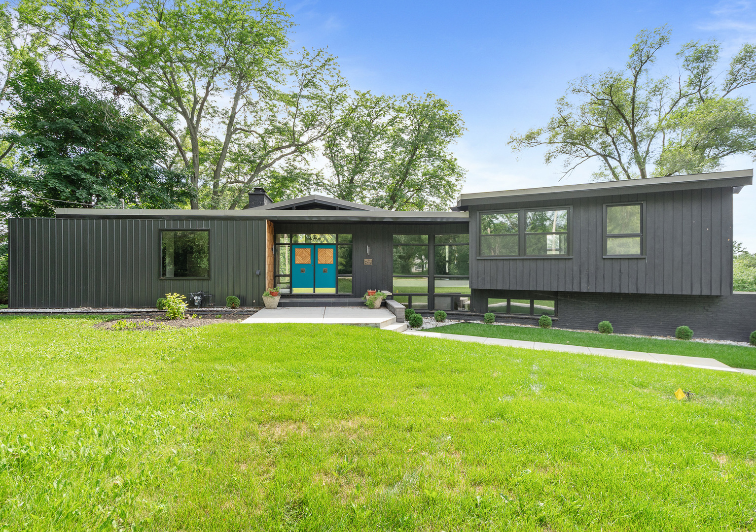 240 Oxford Road, North Barrington, IL 60010